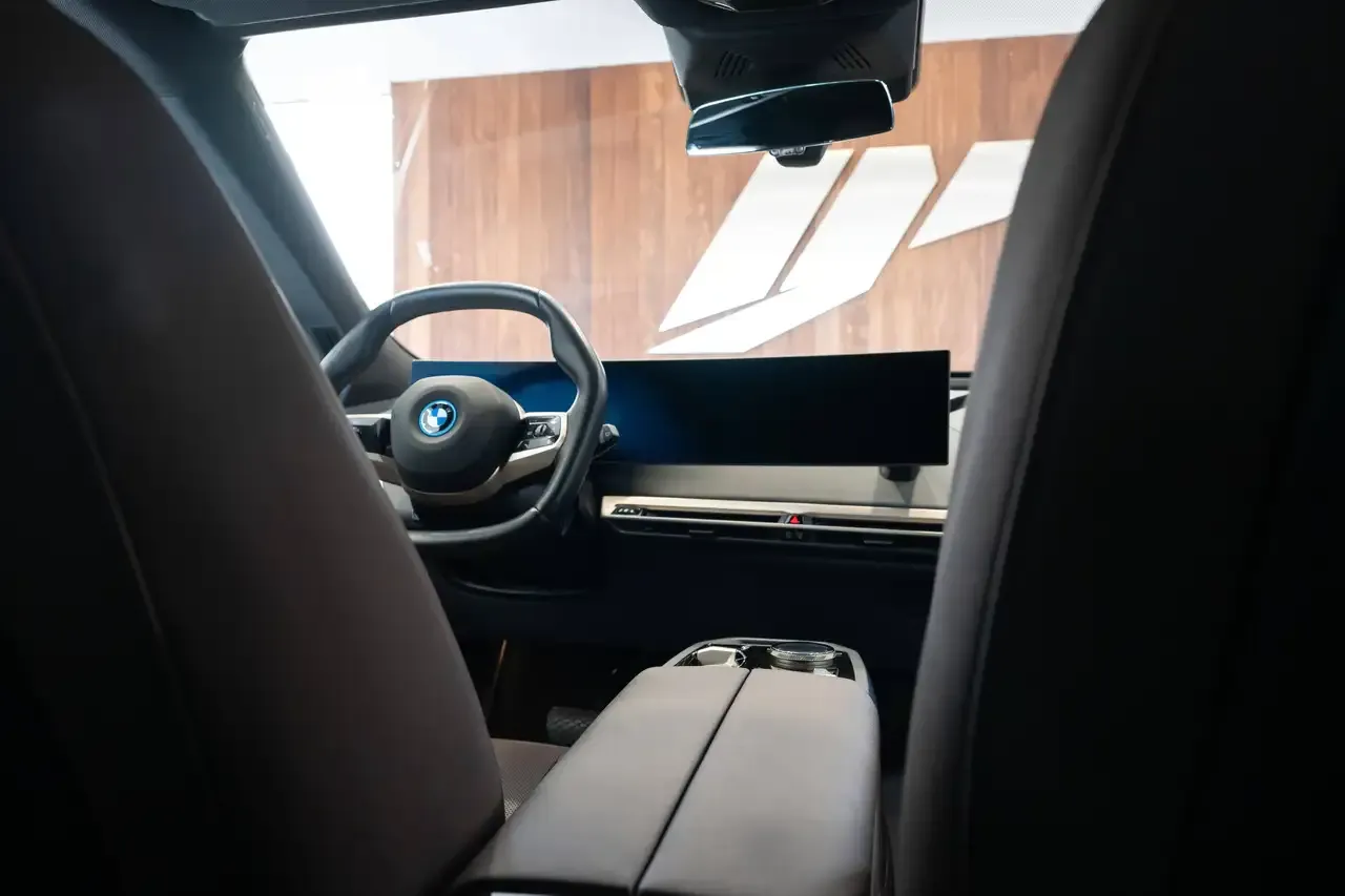 BMW iX - 20