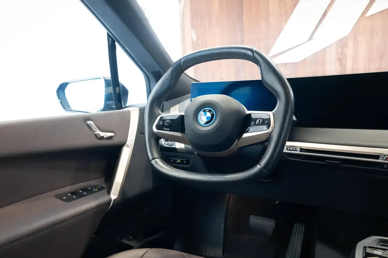 BMW iX - 3