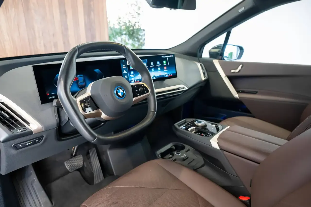 BMW iX - 4
