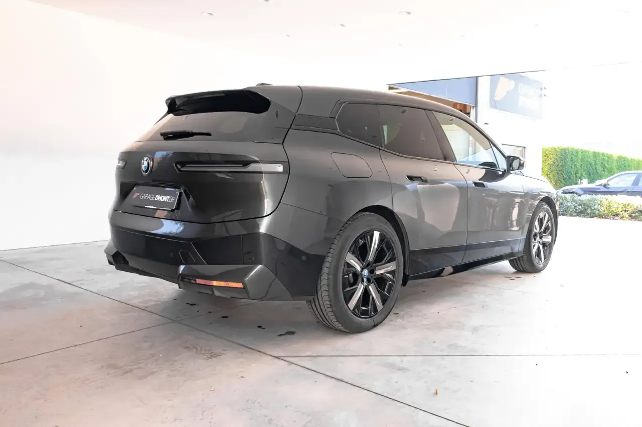 BMW iX - 10