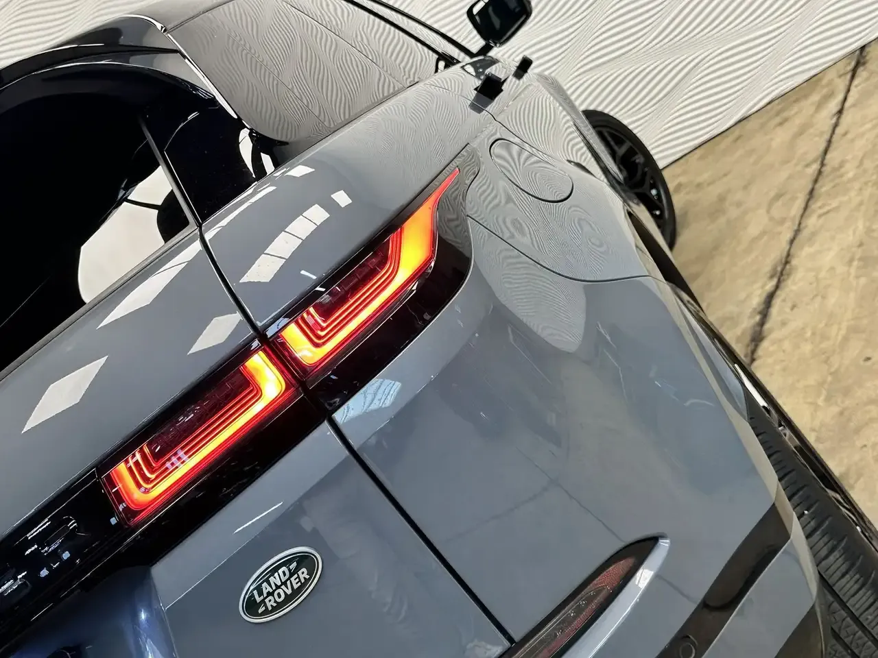 Land Rover Range Rover Evoque - 16