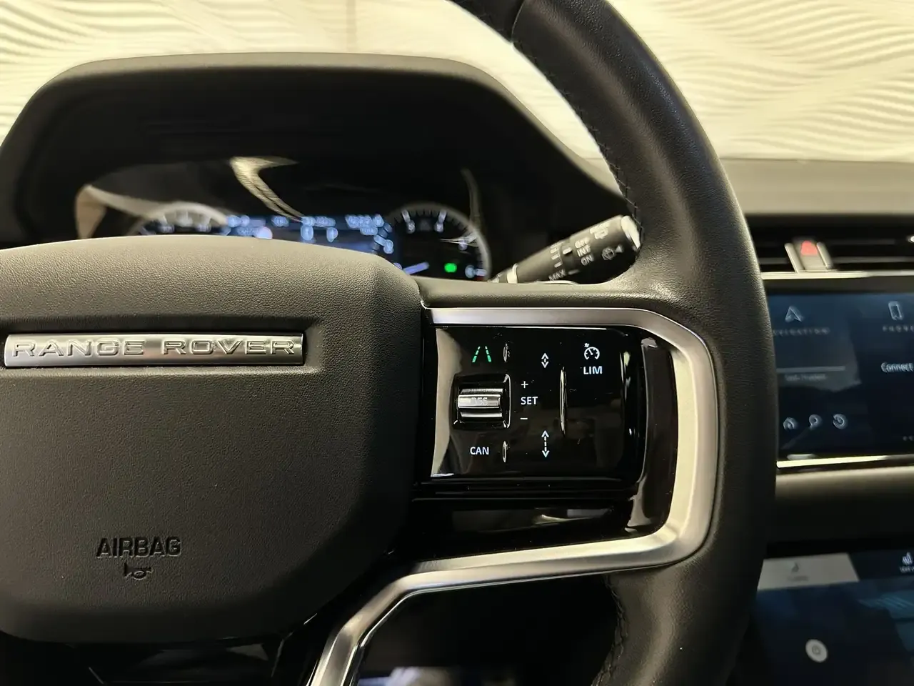 Land Rover Range Rover Evoque - 25