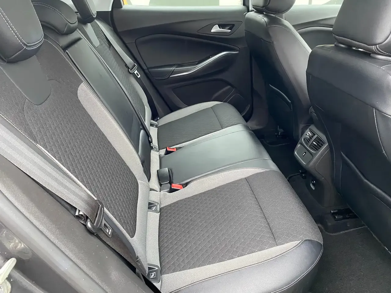 Opel Grandland X - 8
