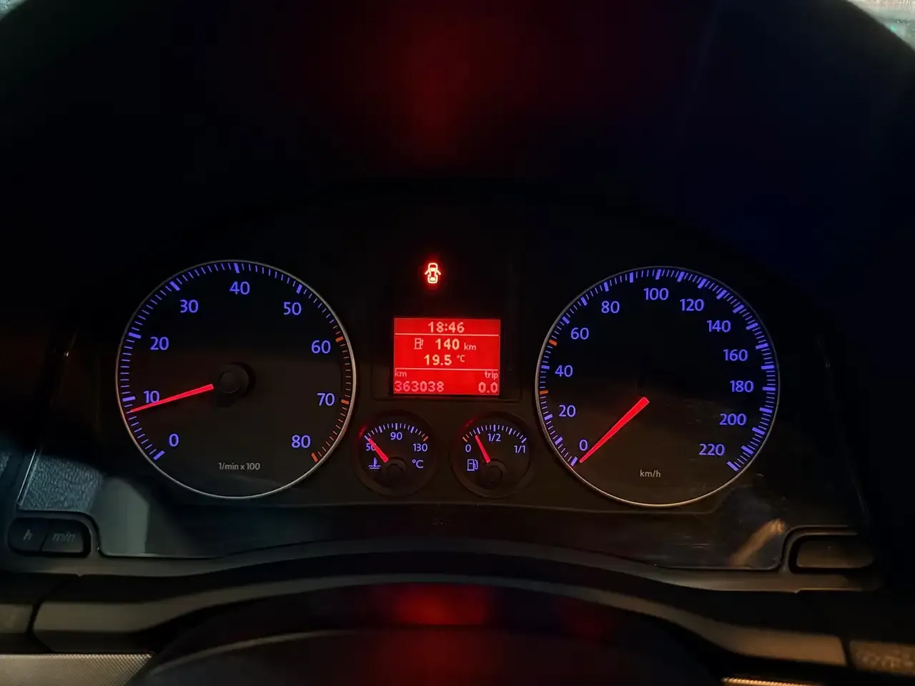 Volkswagen Golf - 22