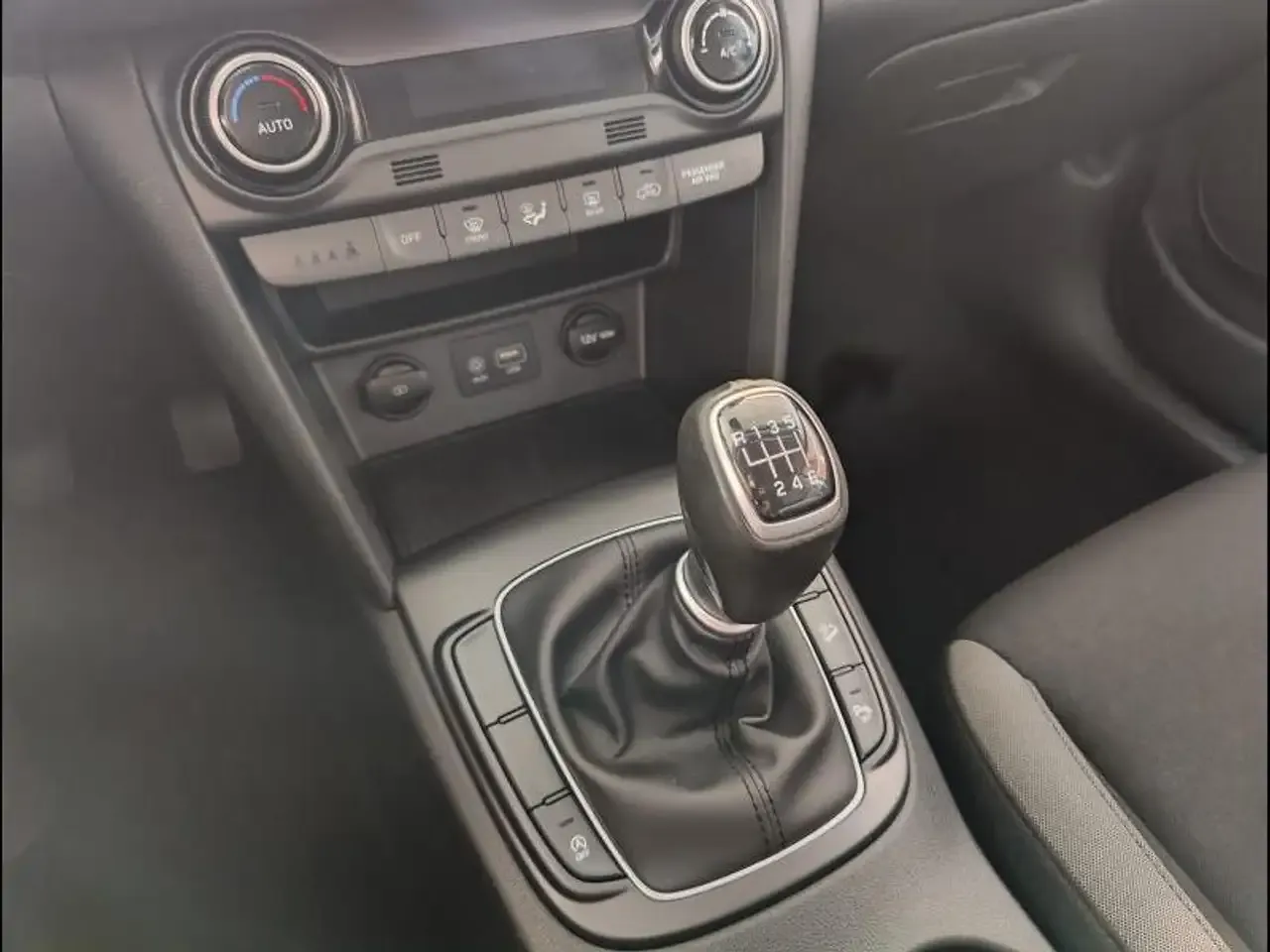 Hyundai KONA - 15