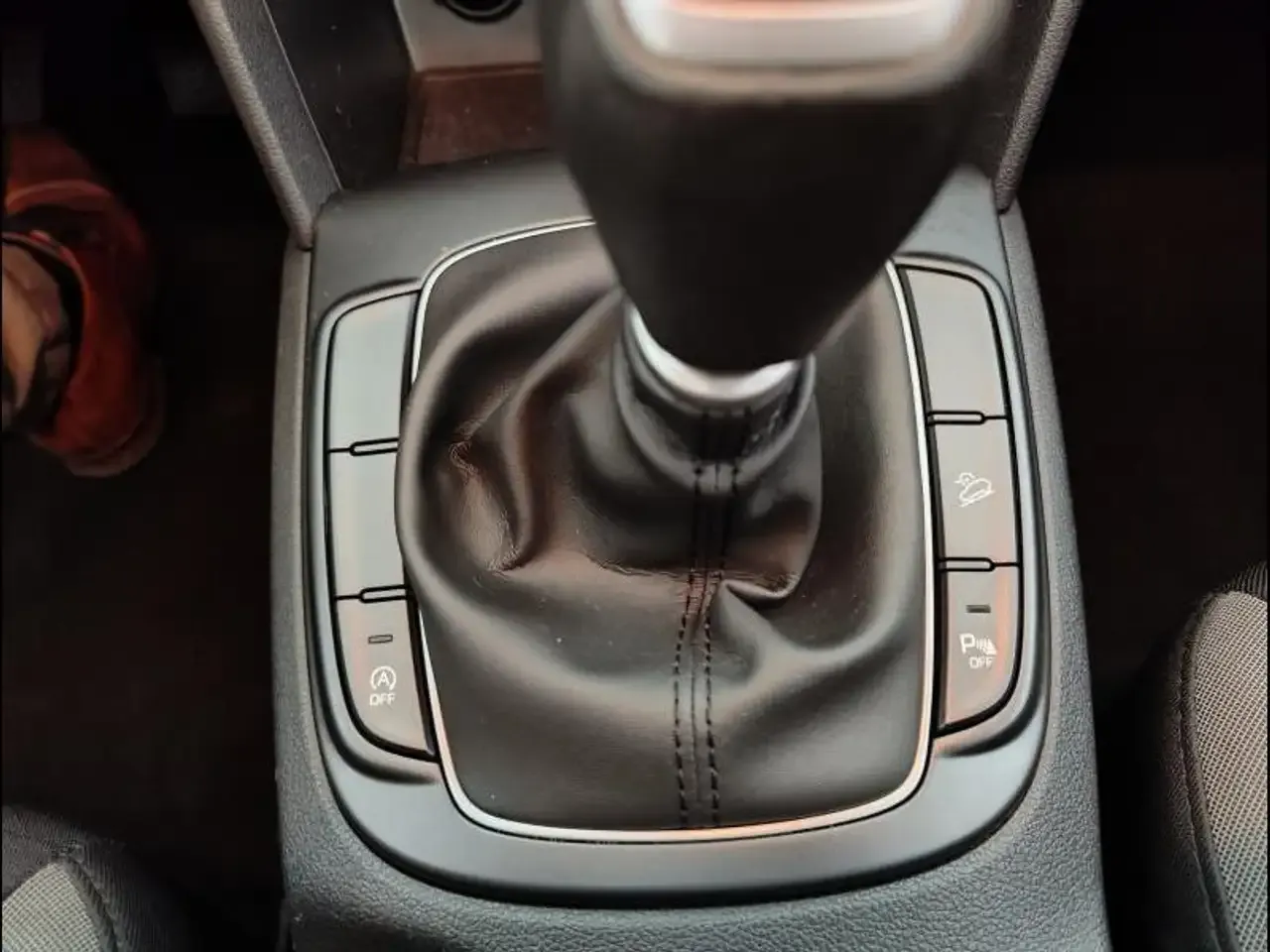 Hyundai KONA - 17