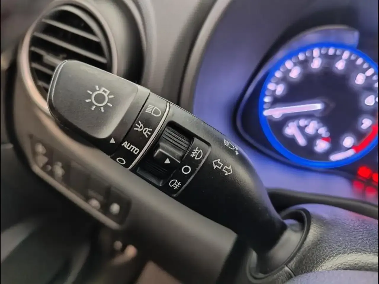 Hyundai KONA - 20