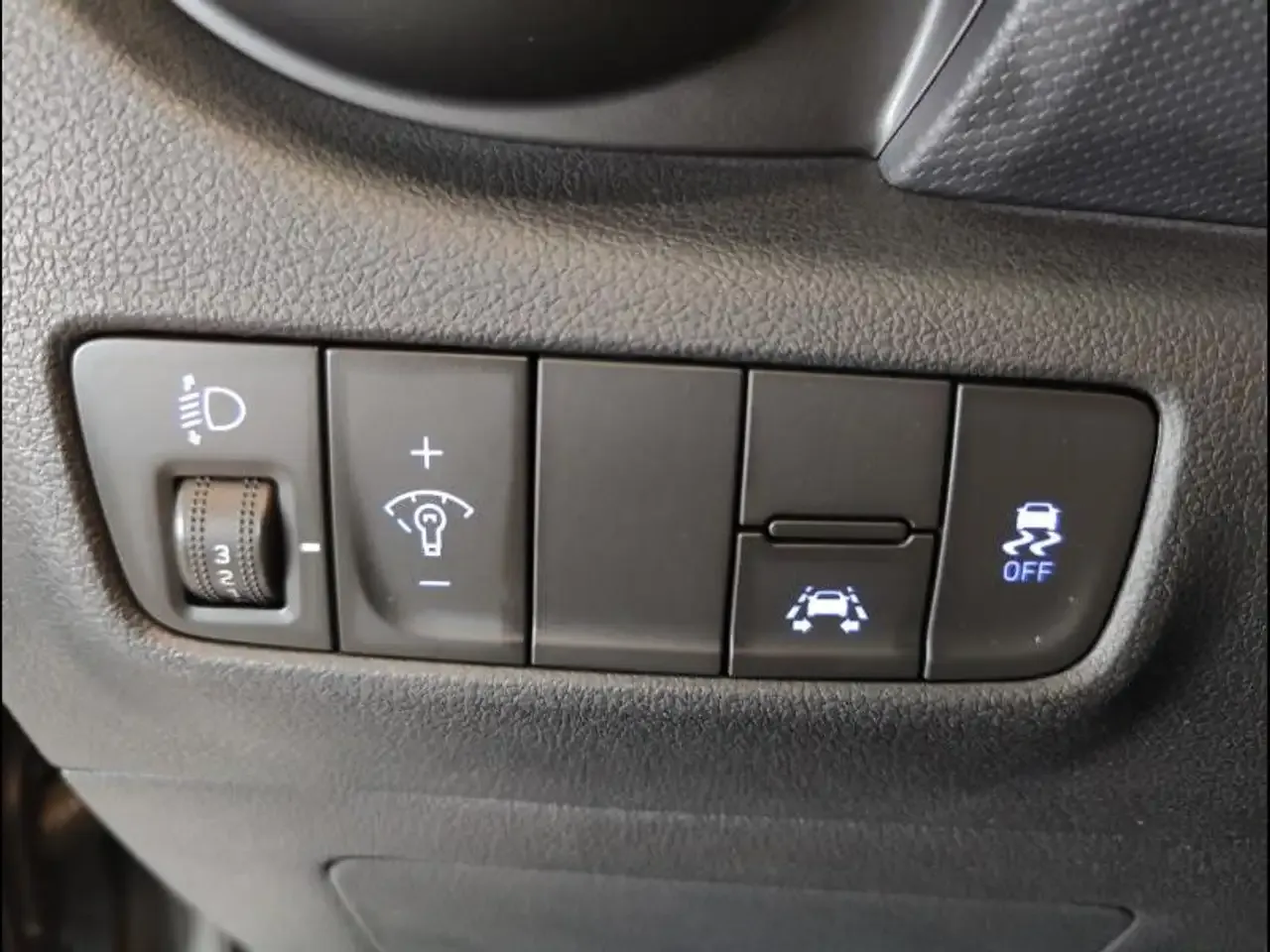 Hyundai KONA - 27
