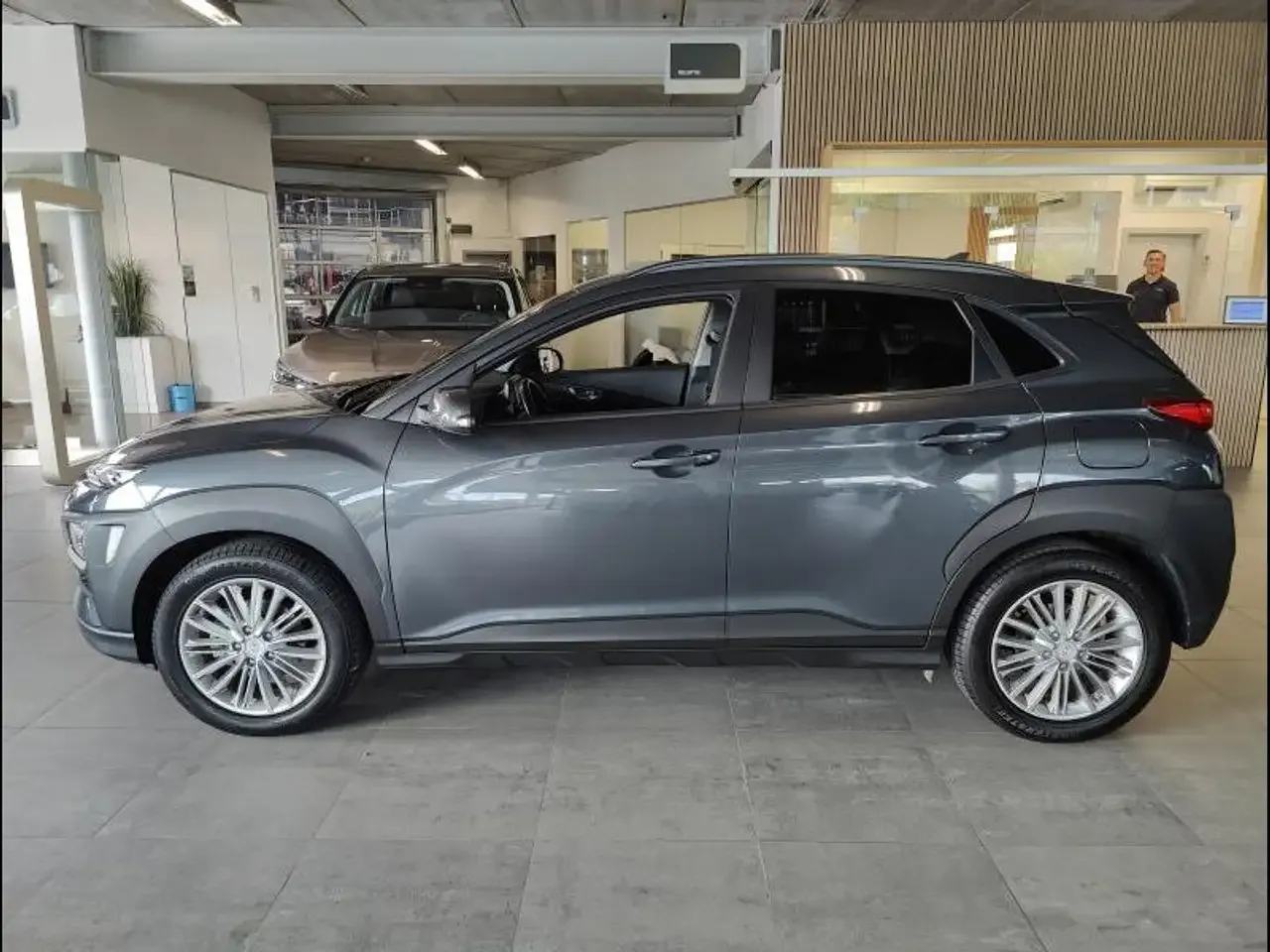 Hyundai KONA - 8