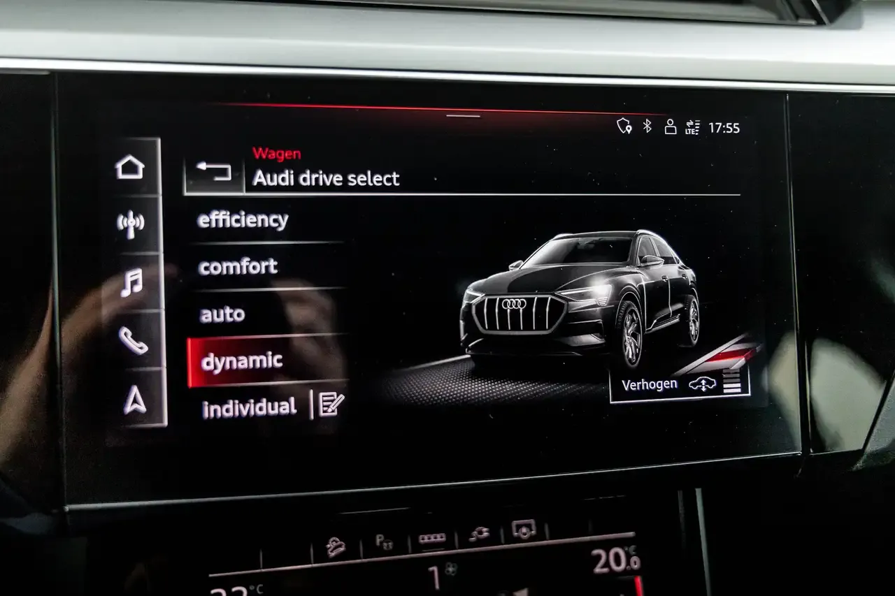 Audi e-tron - 11