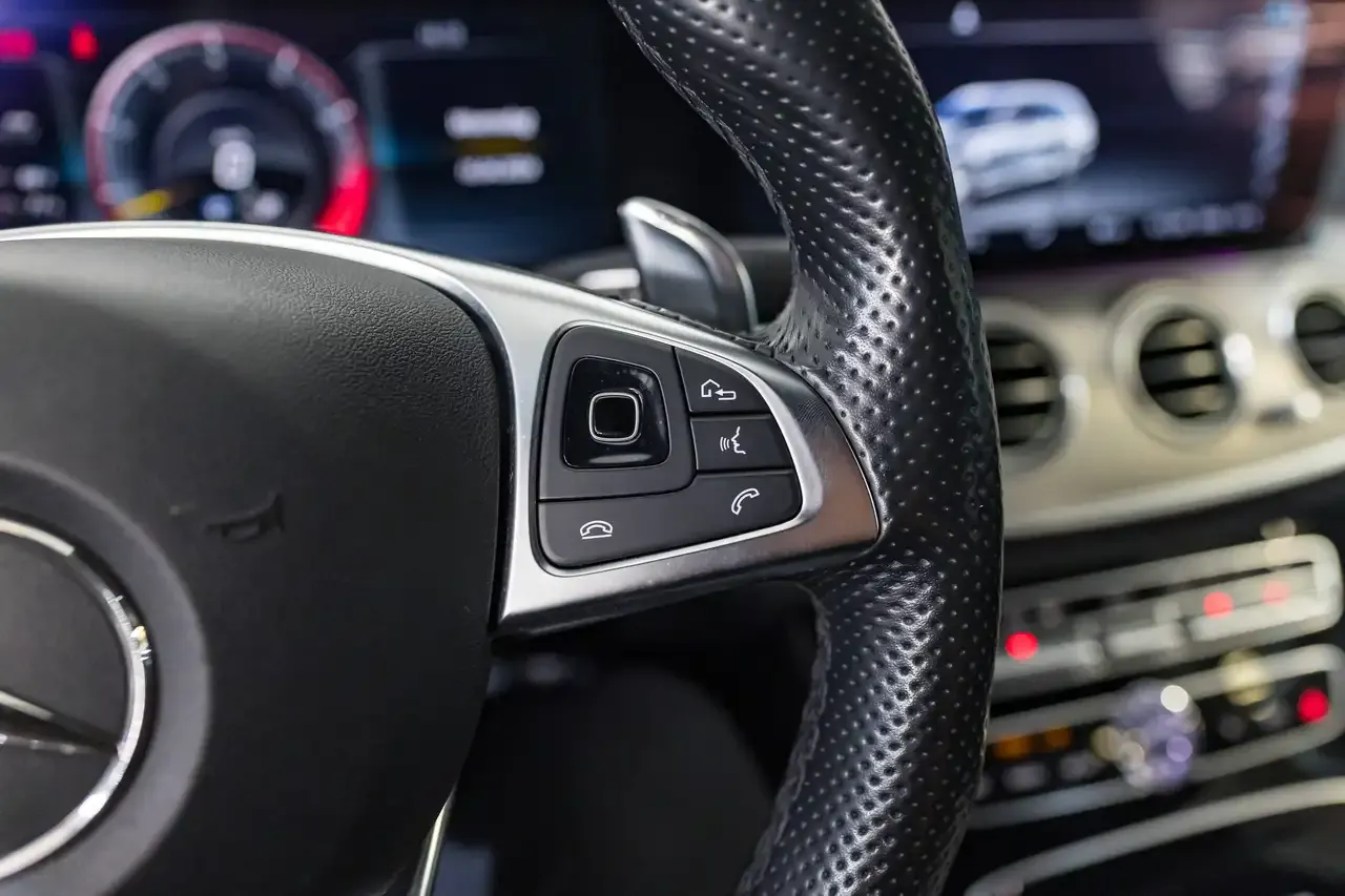 Mercedes-Benz E 63 AMG - 13