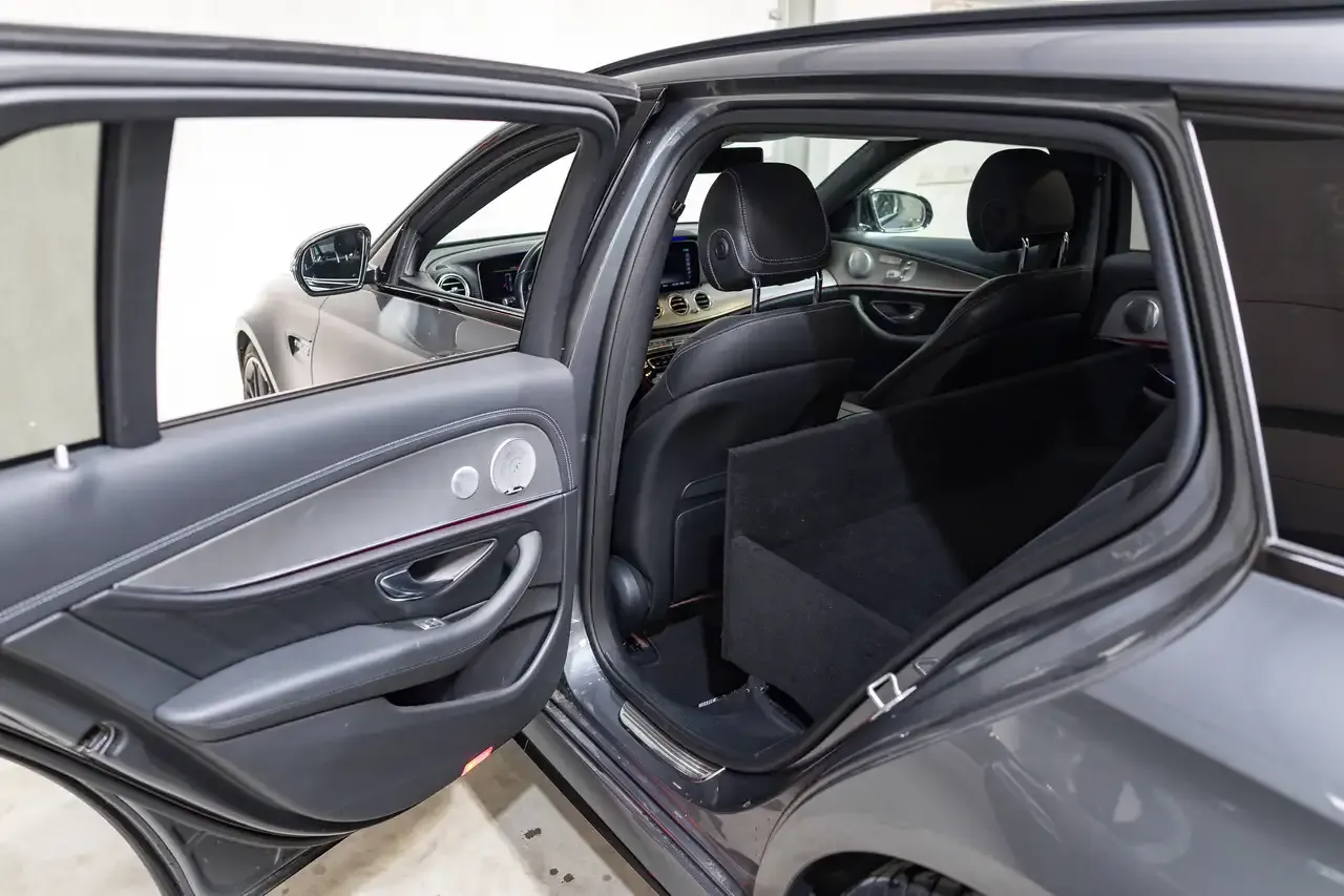 Mercedes-Benz E 63 AMG - 25