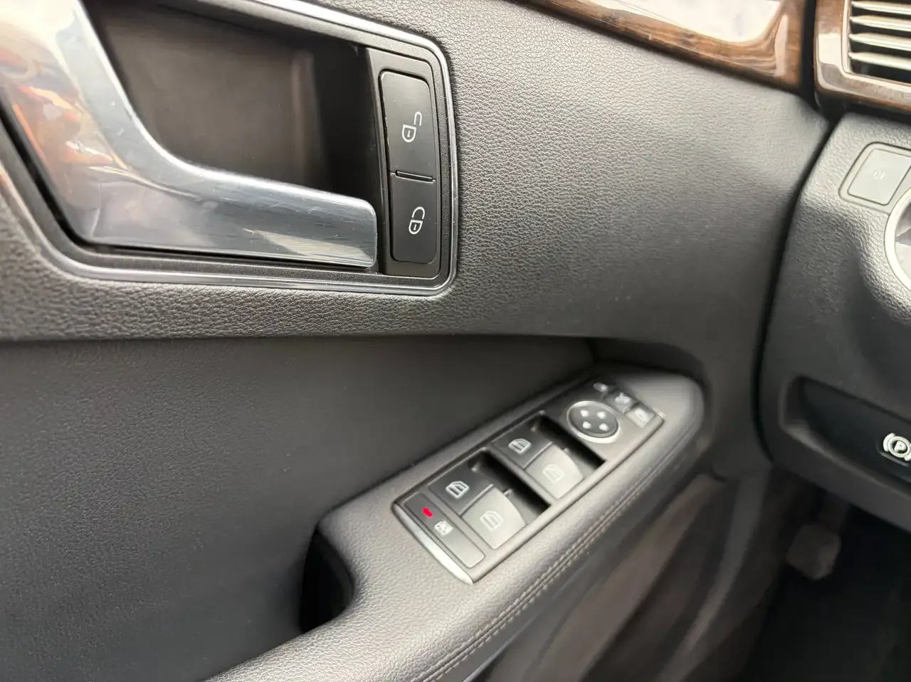 Mercedes-Benz E 200 - 20