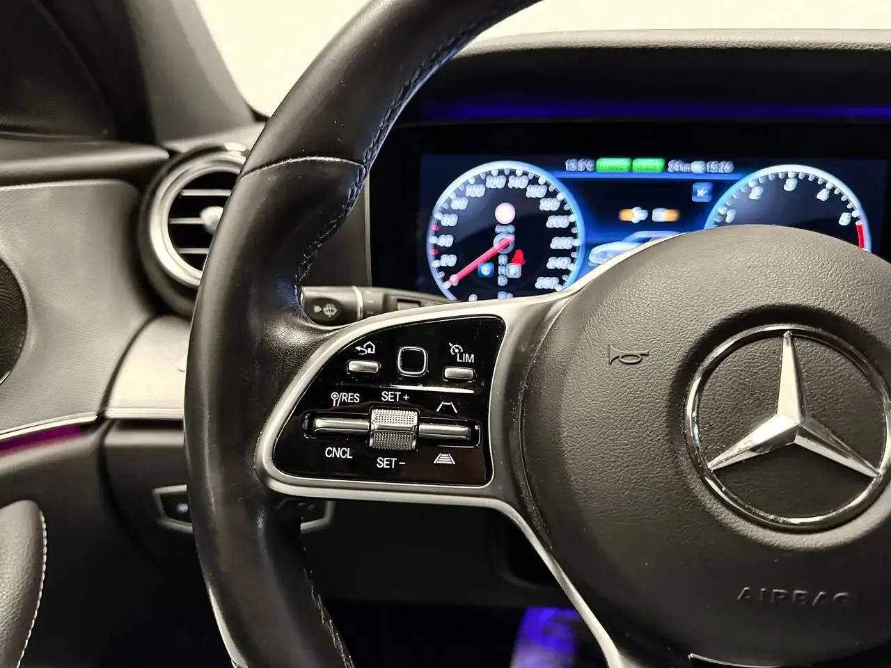 Mercedes-Benz E 300 - 27