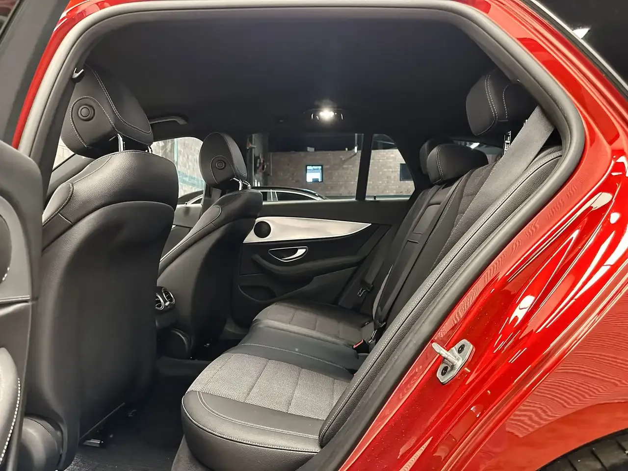 Mercedes-Benz E 300 - 43