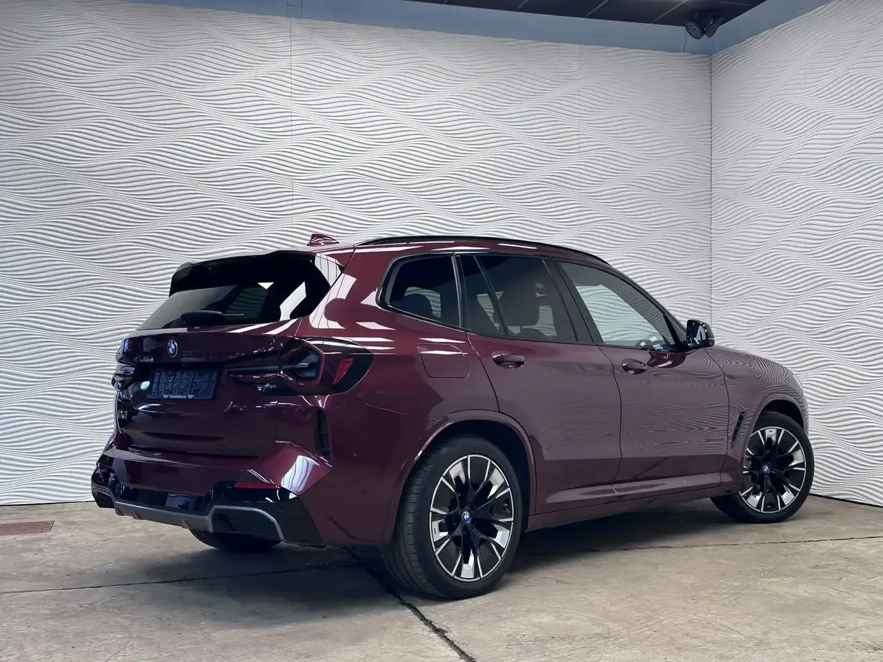 BMW iX3 - 12