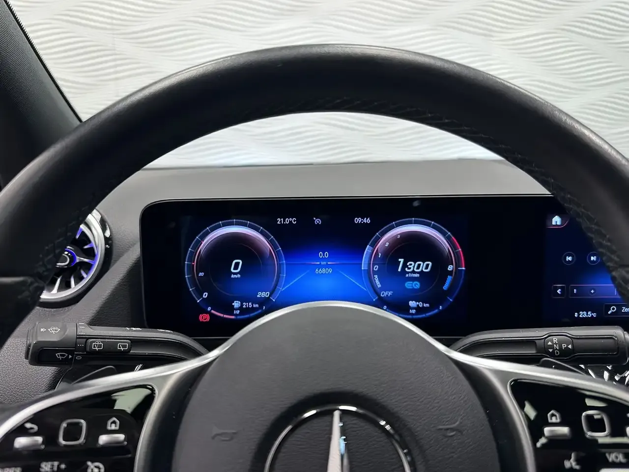 Mercedes-Benz GLA 250 - 25