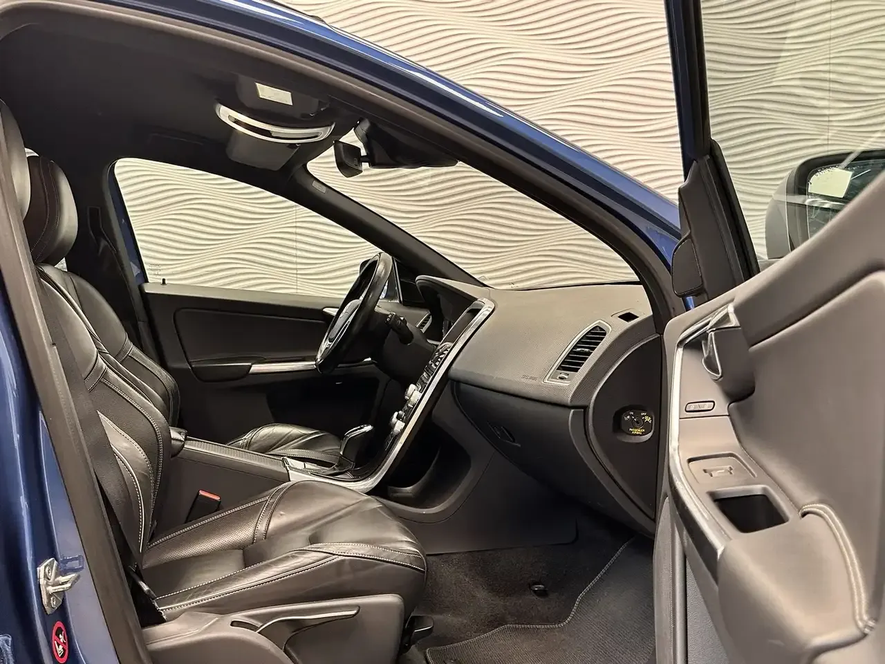 Volvo XC60 - 30