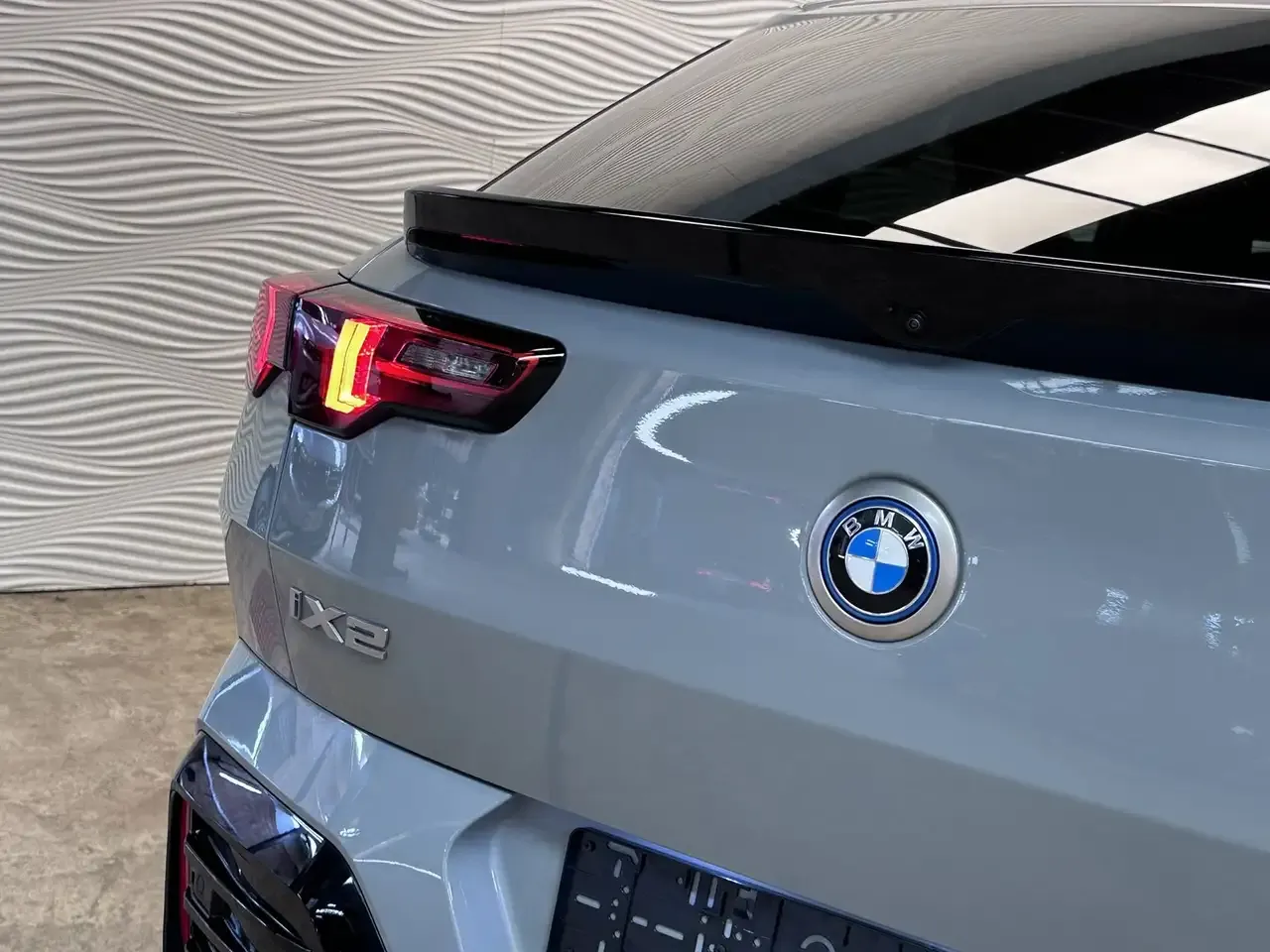 BMW iX2 - 15