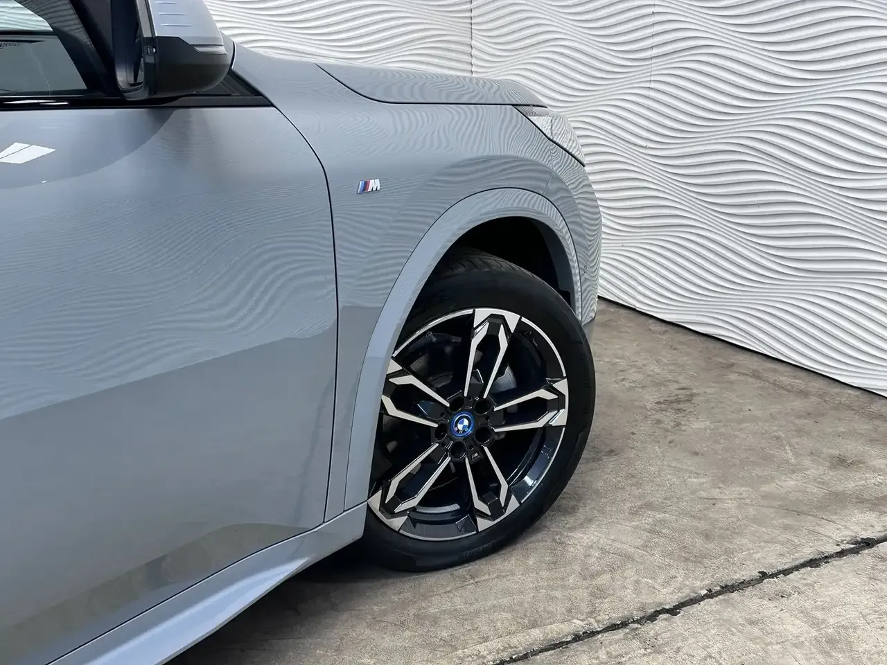 BMW iX2 - 18