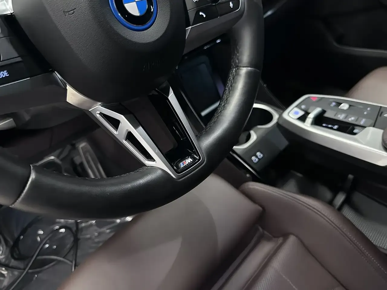 BMW iX2 - 25
