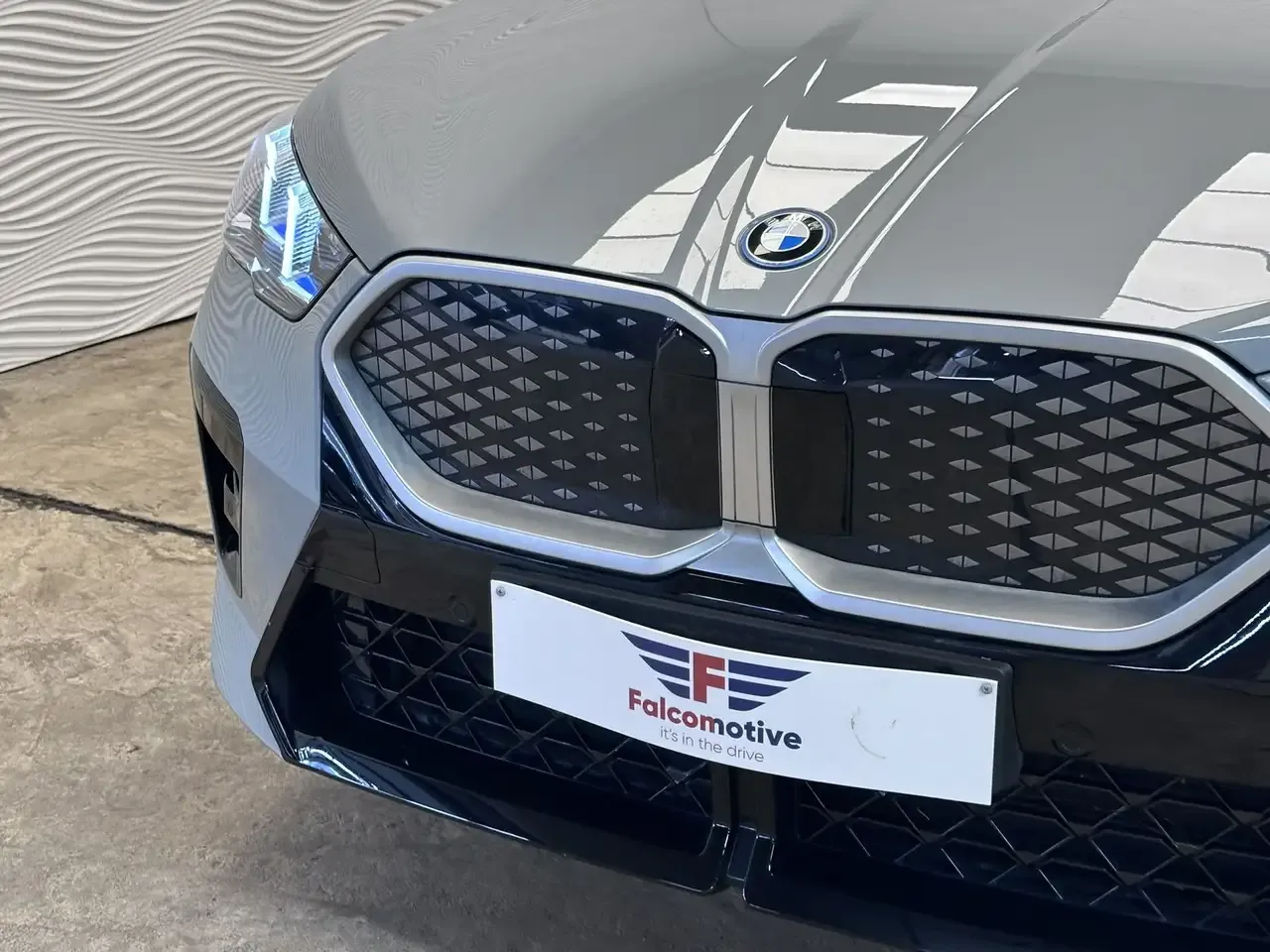 BMW iX2 - 6