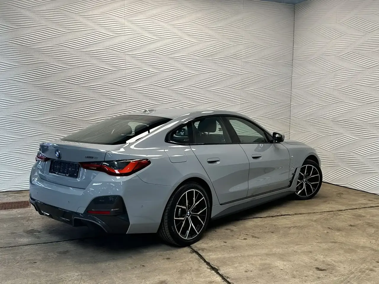 BMW i4 - 12