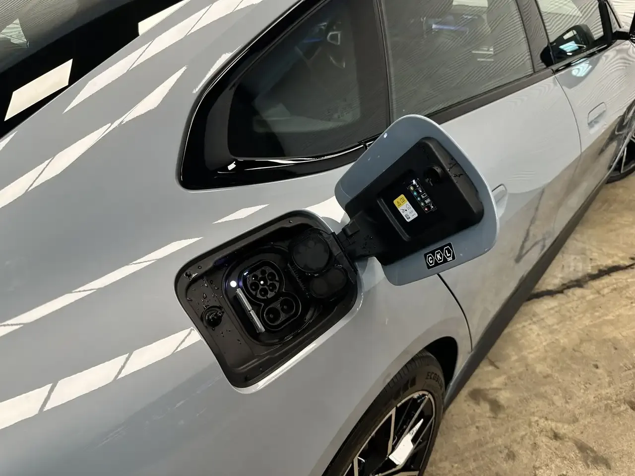 BMW i4 - 16
