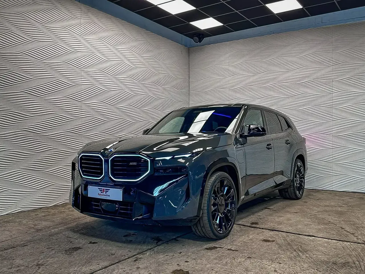 BMW XM - 4